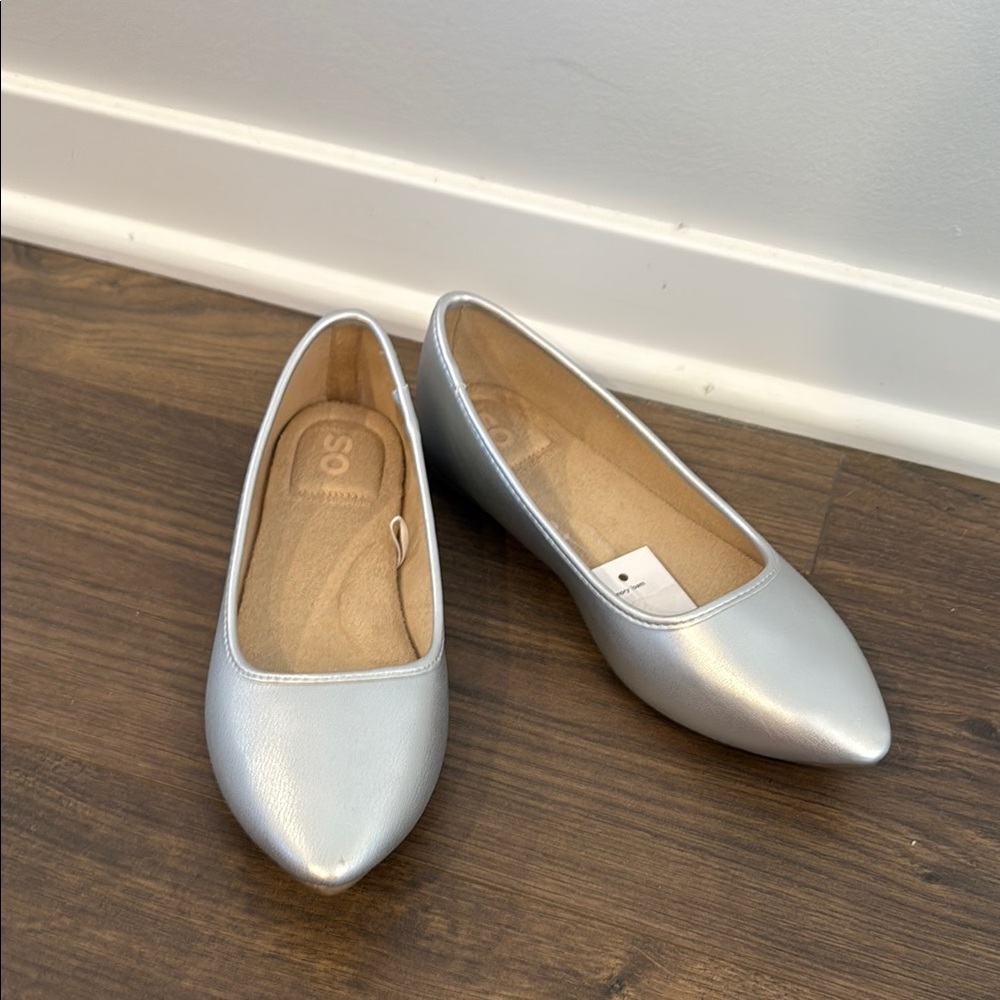 SO Silver Flats Sleek Minimalist Design